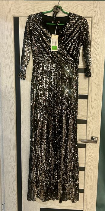 Женское платье-рыбка с пайетками