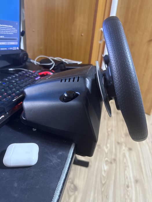 Vand volan logitech g29 si calculator de gaming