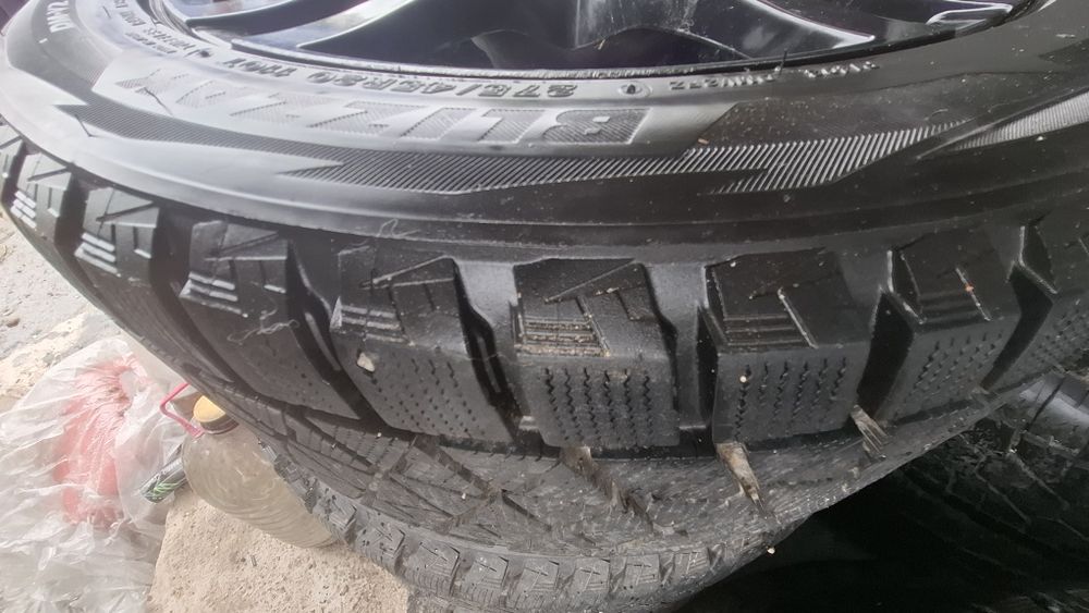 Зимни BRIDGESTONE 275 45 20 DOT 0823
