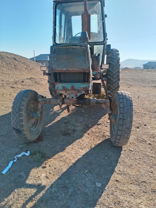 Yumz traktori sotiladi