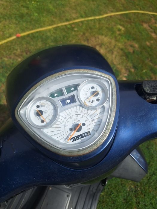 Vând scuter 49cc