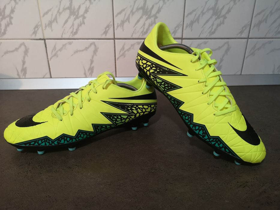 Vând ghete de fotbal Nike Hypervenom în stare impecabilă
Nr 45
Preț 2