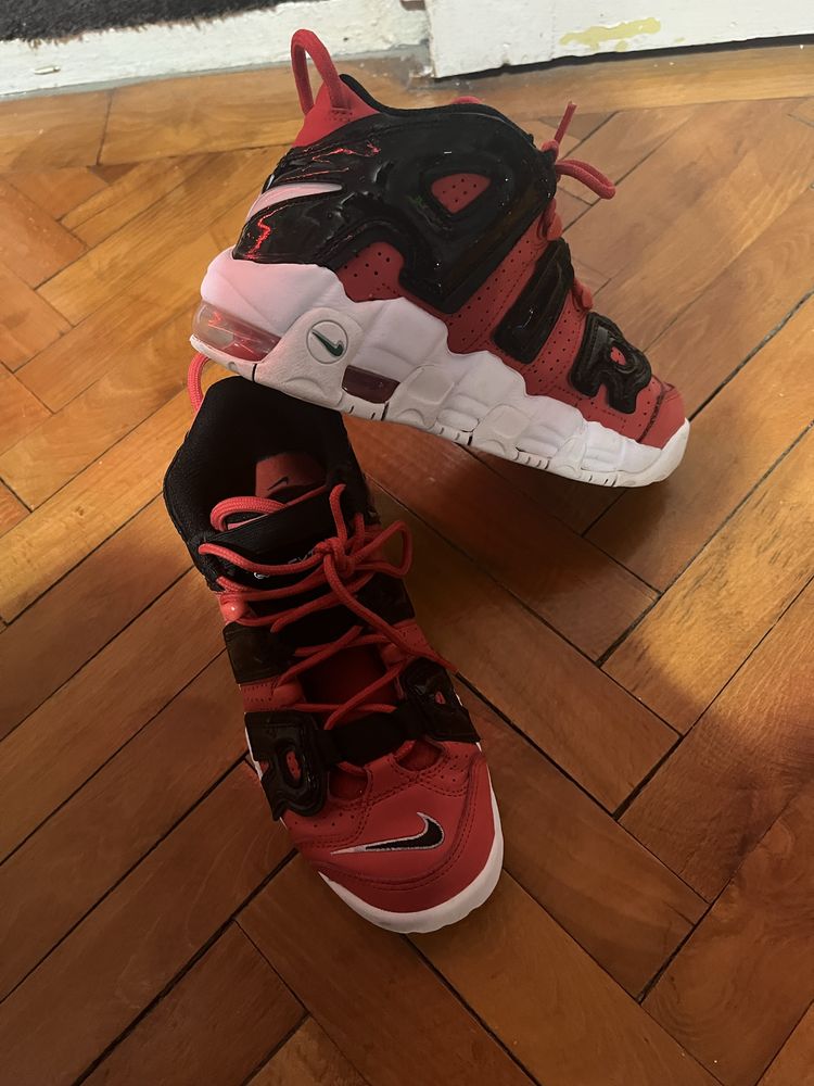 adidasi nike uptempo