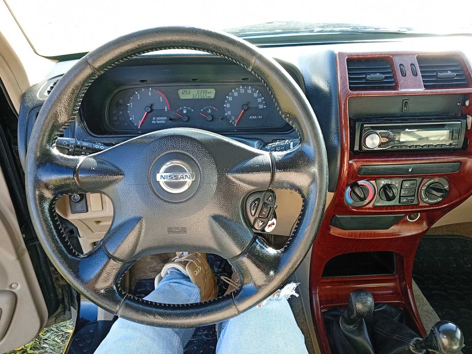 Societate agricolă vinde Nissan Terrano 2