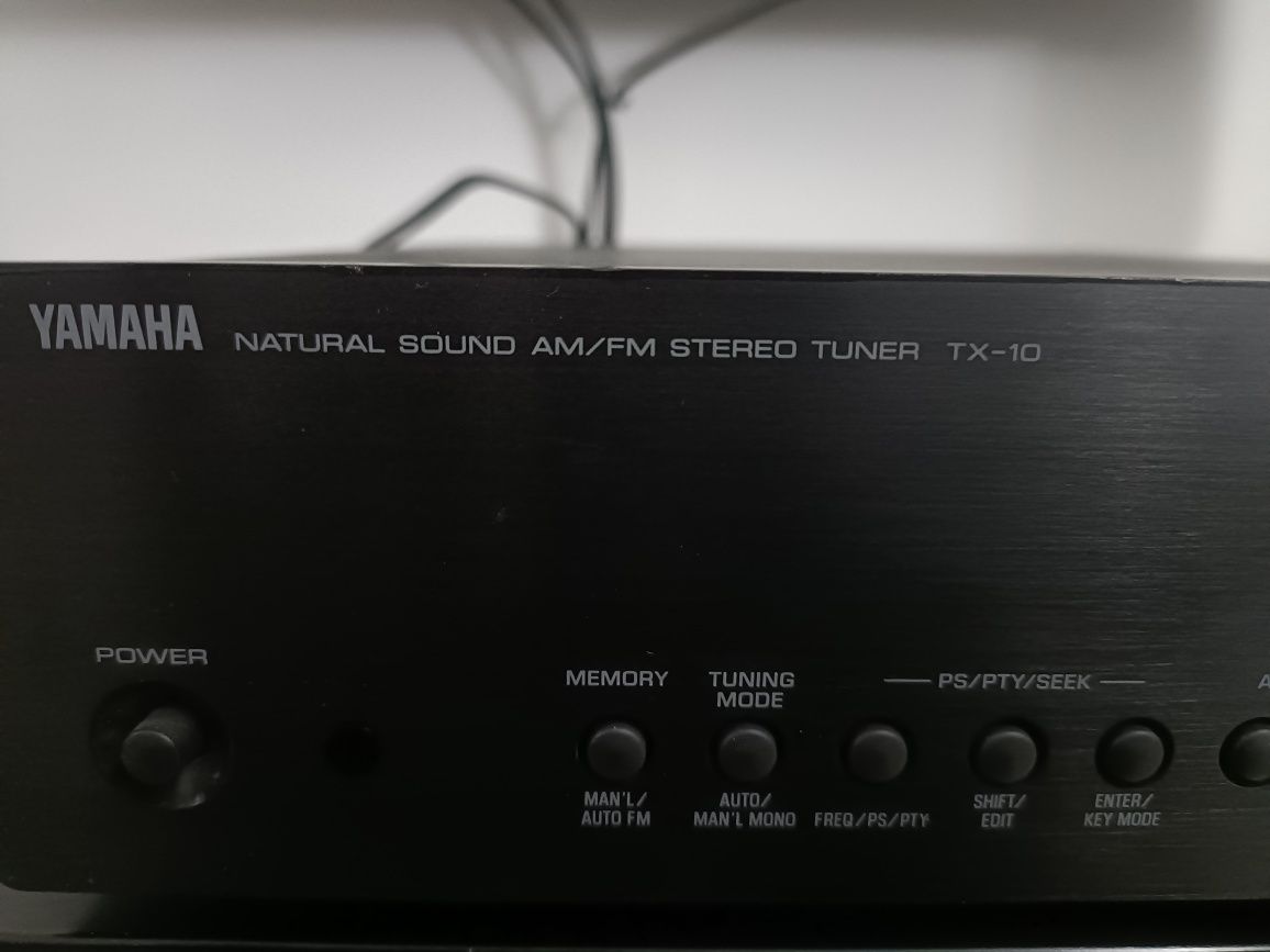 Yamaha TX 10, tuner AM/FM, recepție foarte exactă, sunet foarte bun