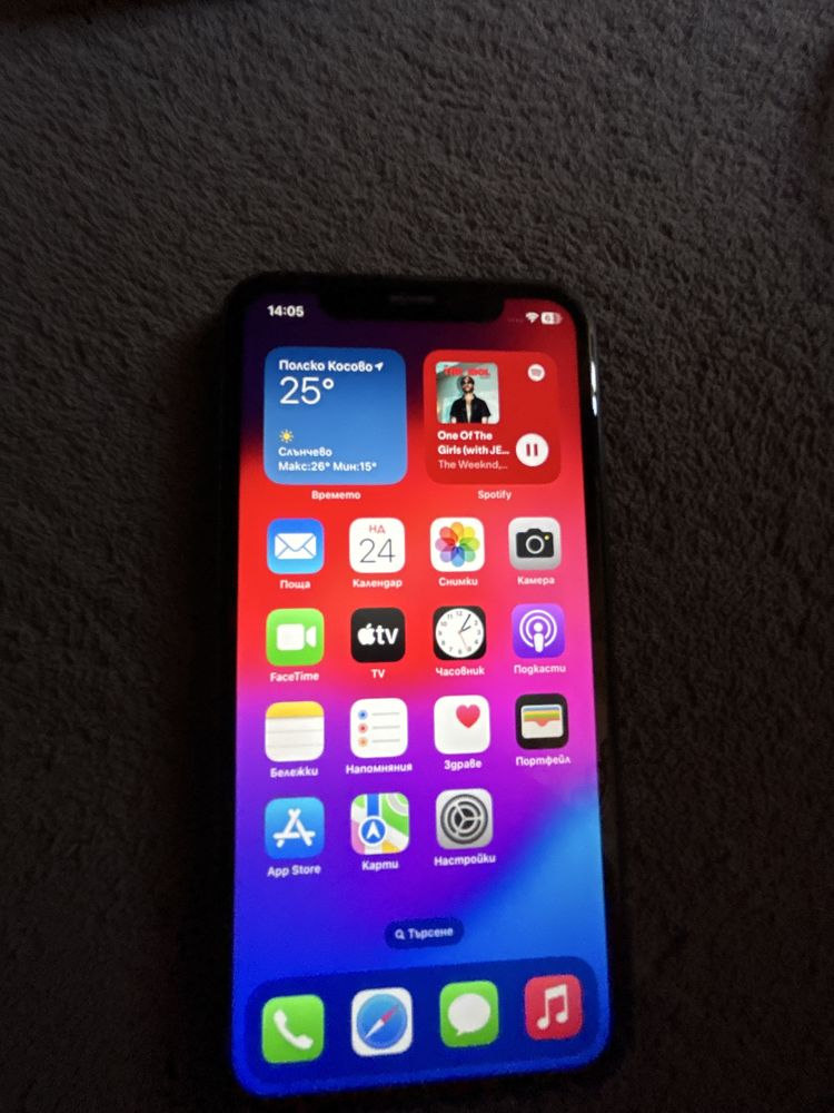 Продавам iphone xr черен 32 GB