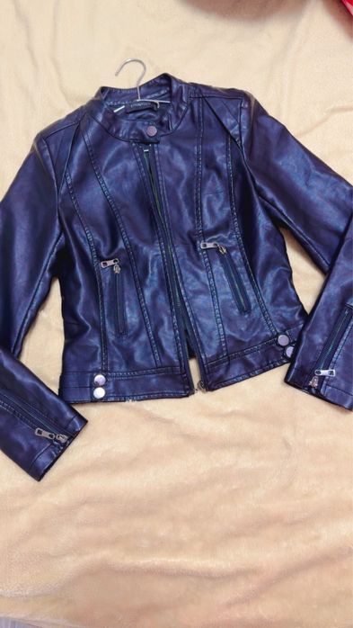 Ayollar koja kurtkasi