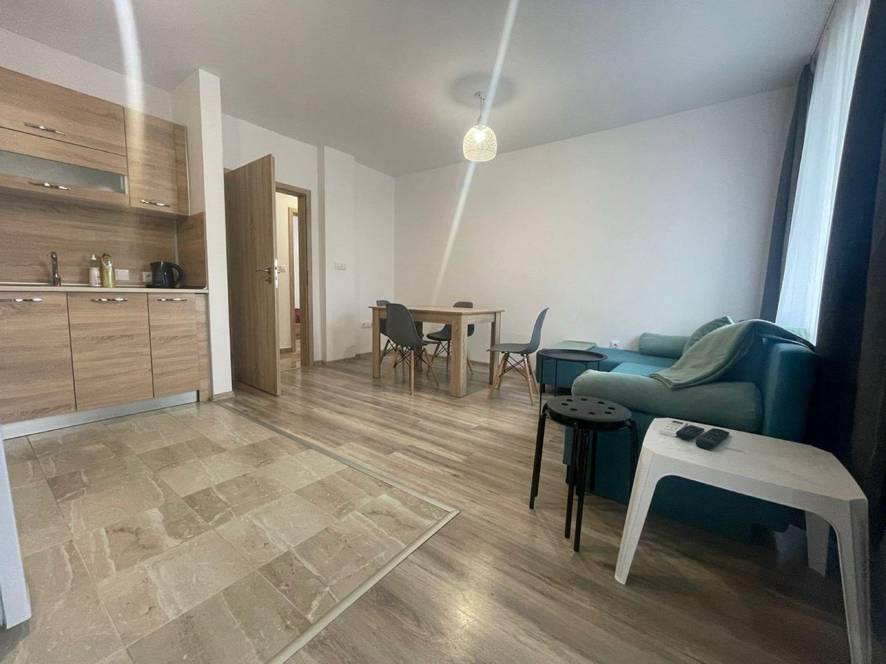 Дава се под наем Тристаен апартамент в к.к. Дюни - 60 кв.м за 400 € - Снимка #1