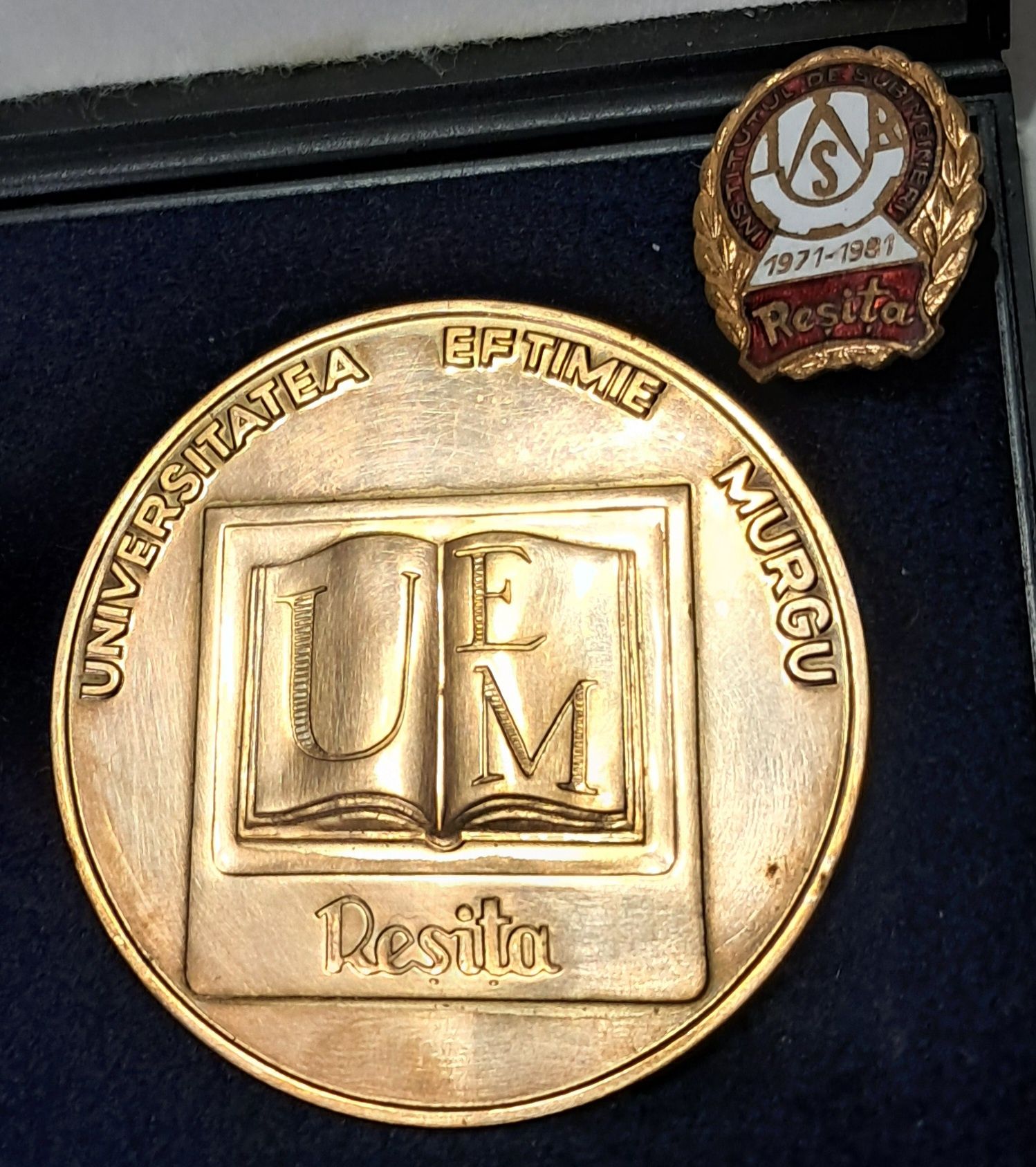Medalii insigne jubiliare UCMR CSR ISR Reșița