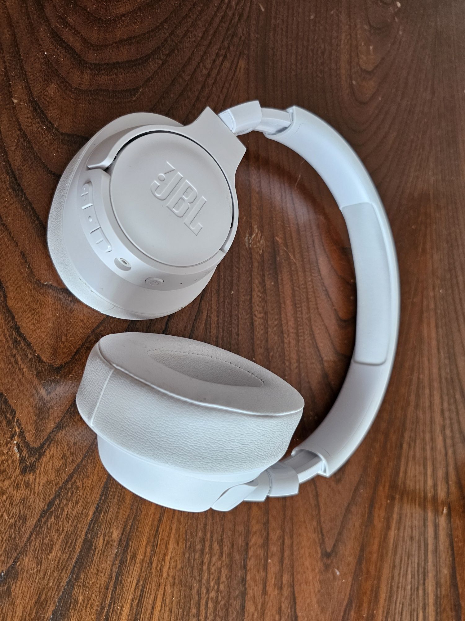 Jbl Tune 710bt в хорошем состоянии