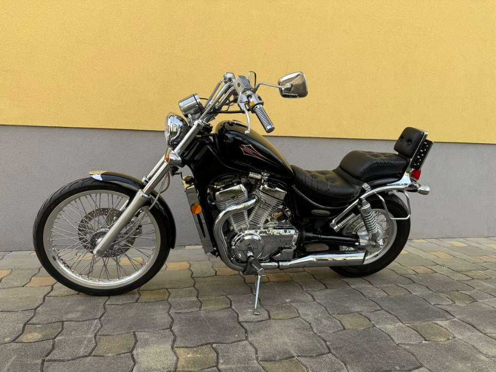 Suzuki Intruder  vs 600  1997