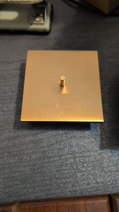 Prize din lemn masiv de nuc