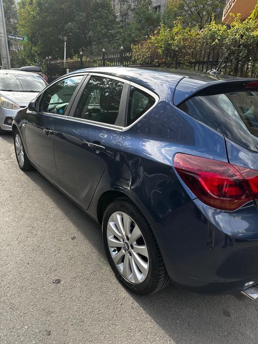Opel astra J 2010 pret 2750 euro
