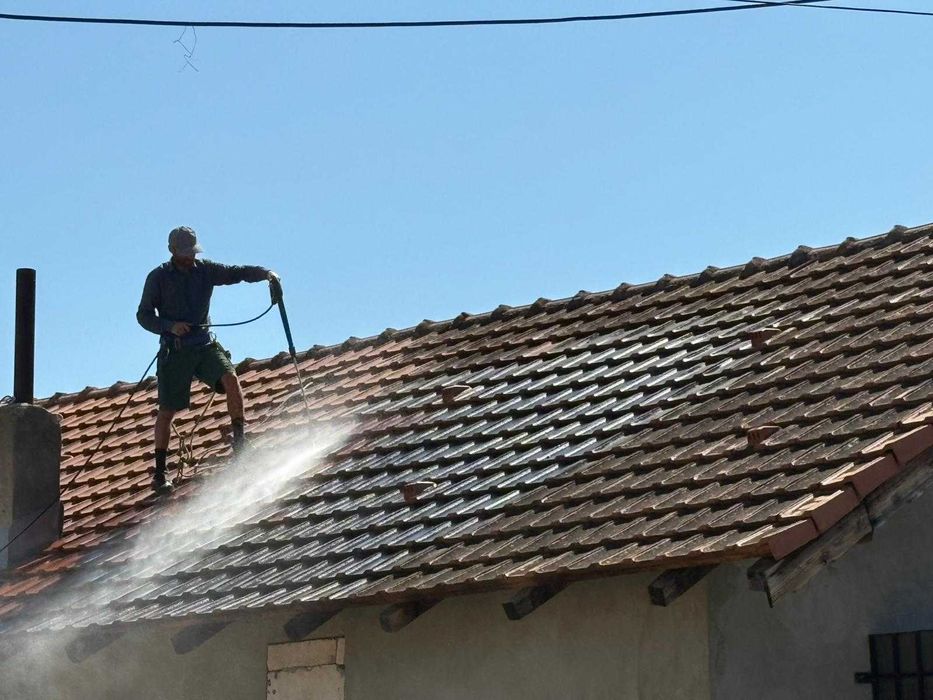 CURĂȚENIE LA ÎNĂLȚIME –Salam Acoperișuri, Curti si Panouri Solare.