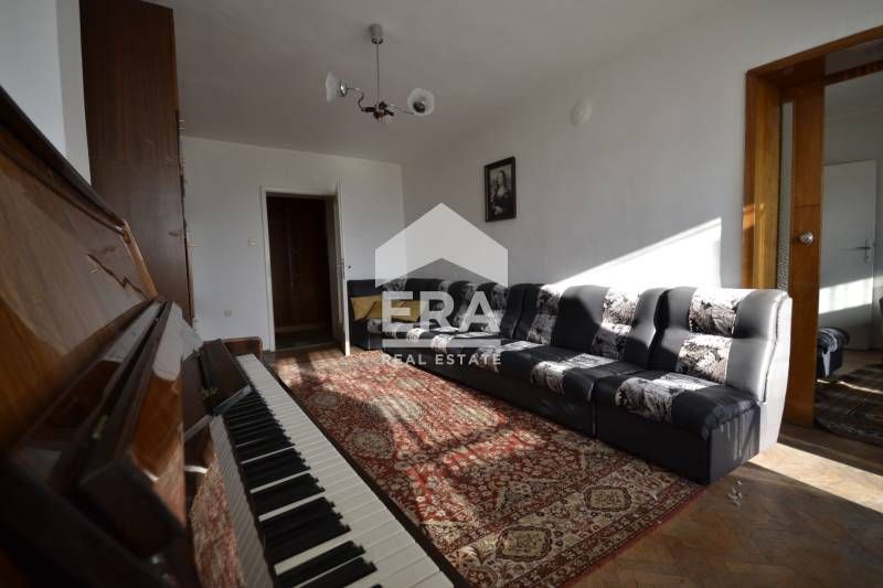 Слънчев апартамент с четири спални