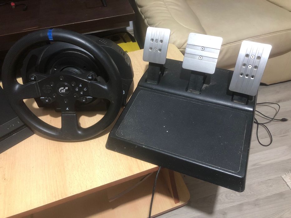 Playstation 4 plus volan trustmaster