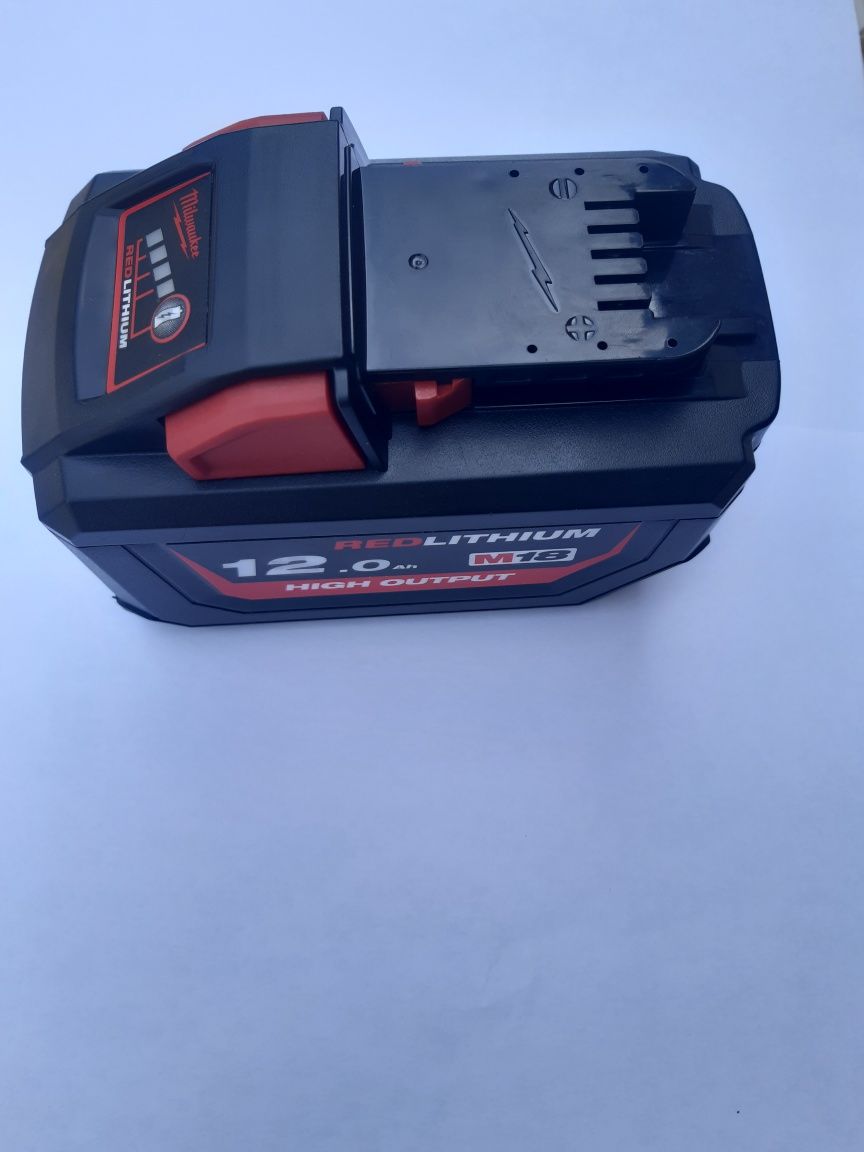 Acumulator Milwaukee m18 12ah.