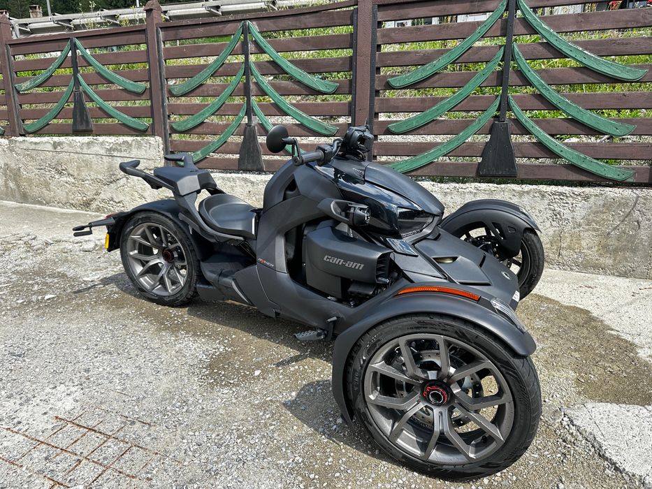 Can-Am Ryker 900 STD 923 km / Se conduce cu B