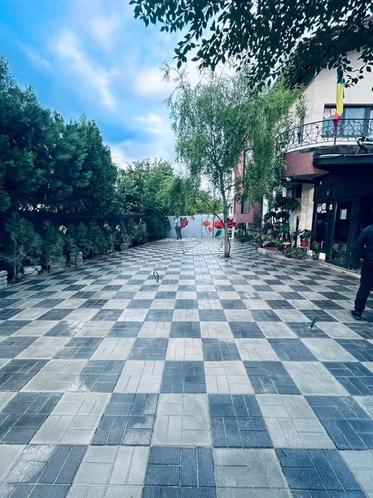Societate comercială producem pavele din beton aditivat Oferim montaj