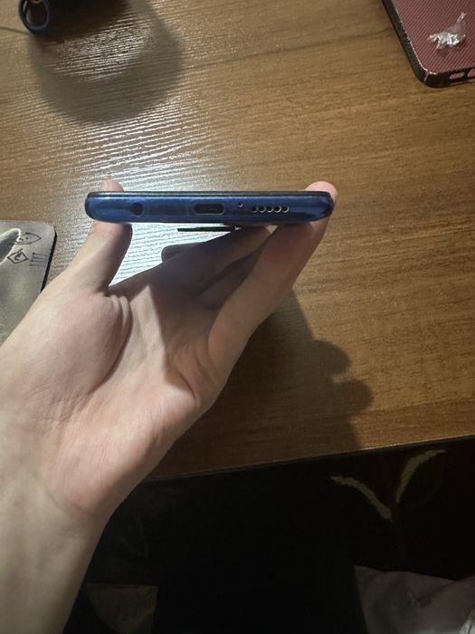 продаю телефон poco x3 pro в хорошем состоянии