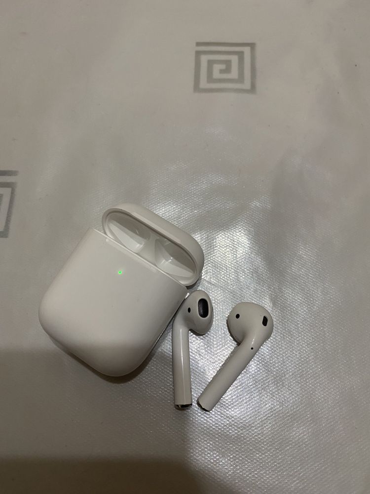 Продаётся AirPods-2