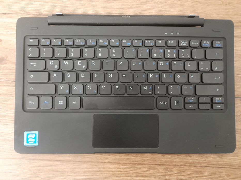 Tableta 2 in 1 cu tastatura