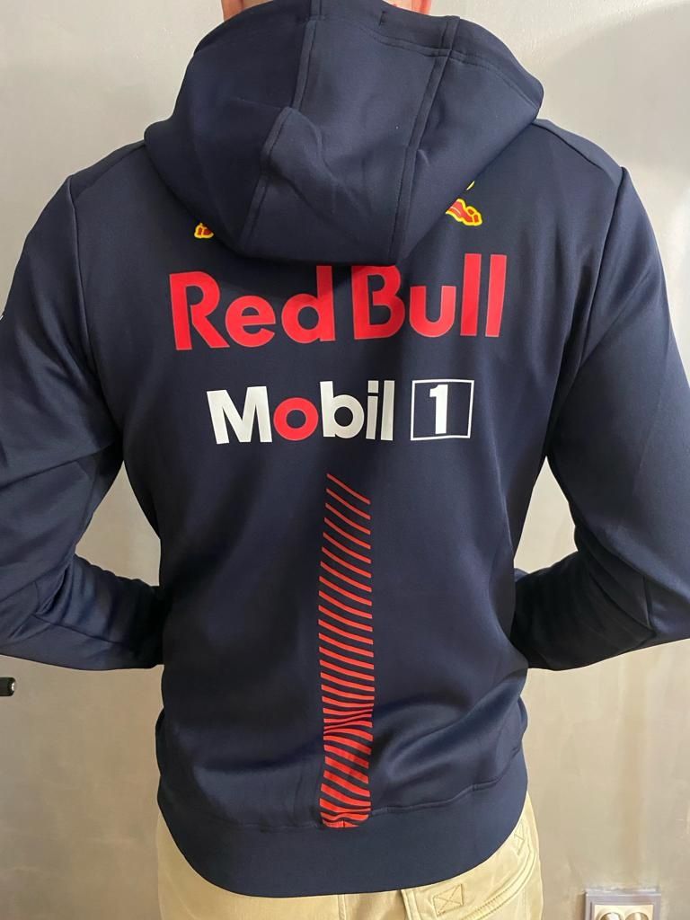 Vând Jacketa Puma Redbull model 2023