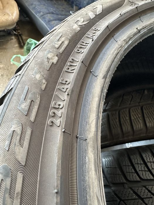 225/45/17 Pirelli dot22