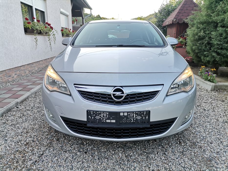 Opel Astra J 1.3 cdti ECOflex Euro 5 an 2011  A/C