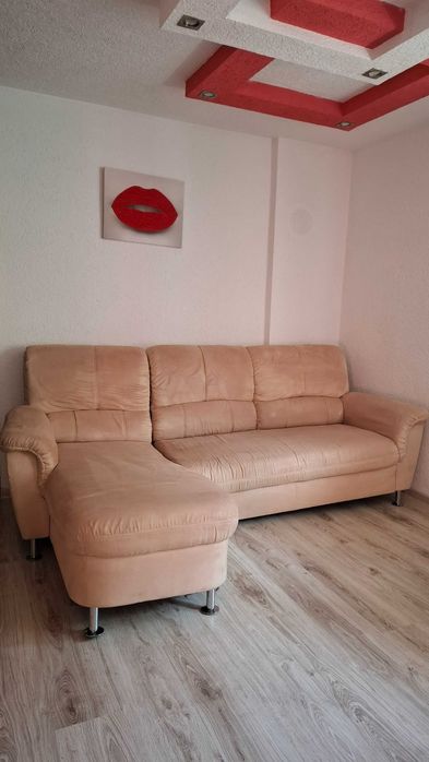 Диван от естествен велур