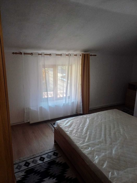 Inchiriez Apartamente 3 camere la vila termen lung minim 6 luni