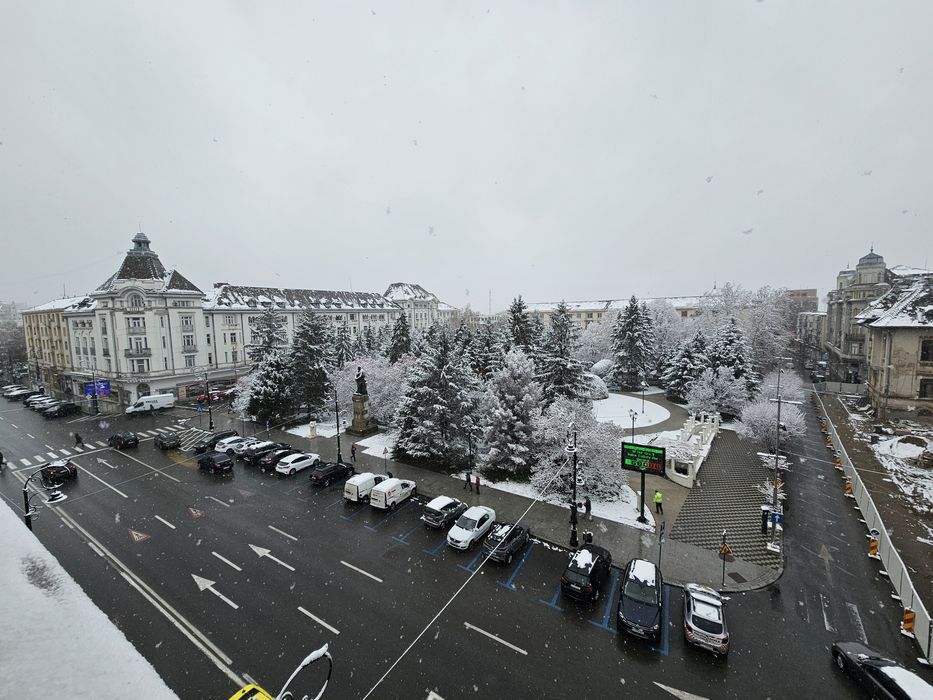 Vând apartament ultracentral două  camere  semidecomandat.