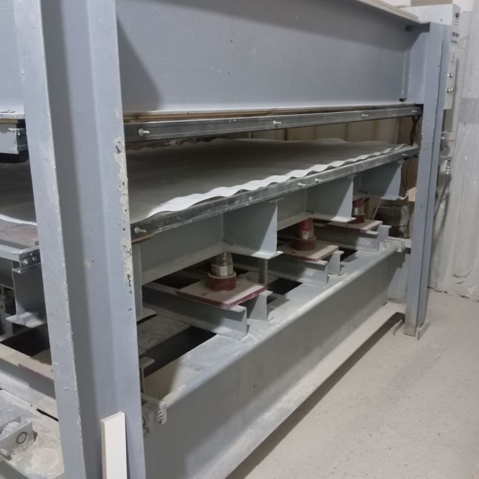 Press aparat (mebel eshik sohasida ishlatiladi)