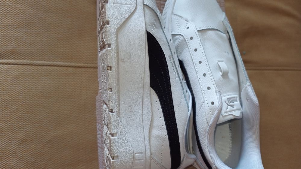 Vand adidas de dama  Puma