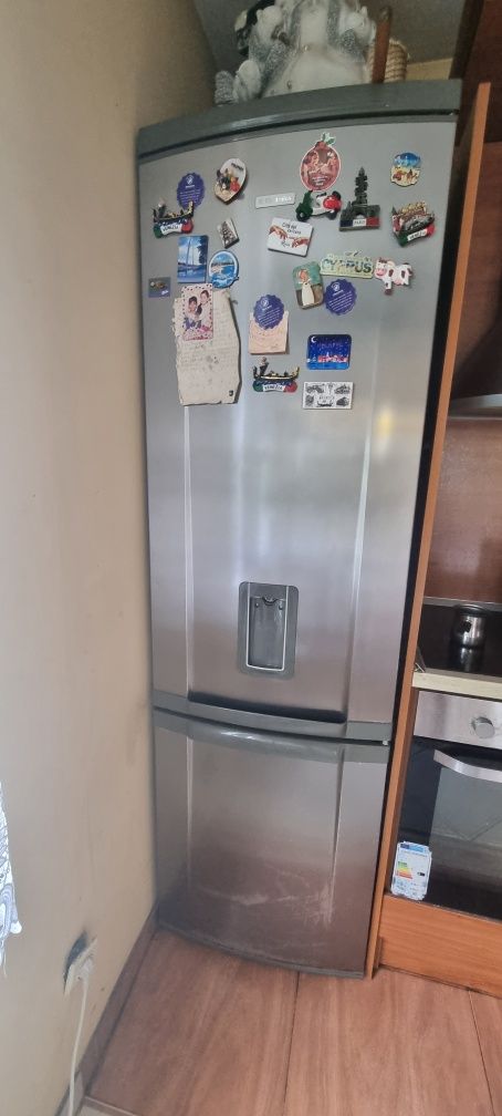 Продавам голям хладилник