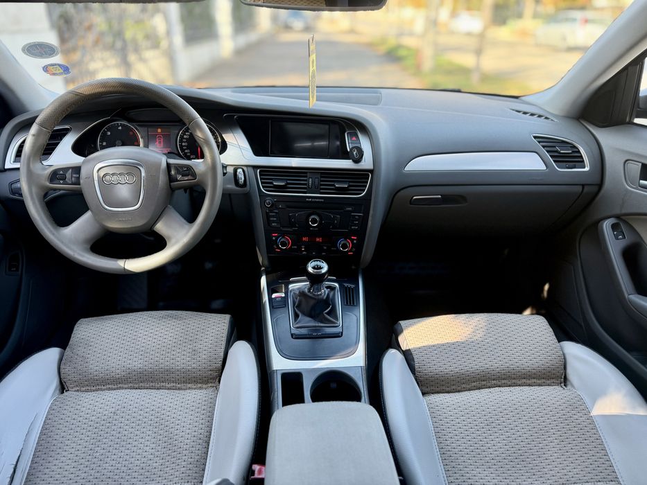 • Audi A4 B8 2010 • 2.0 Diesel / Bixenon / Trapa • Parc Auto RATE •