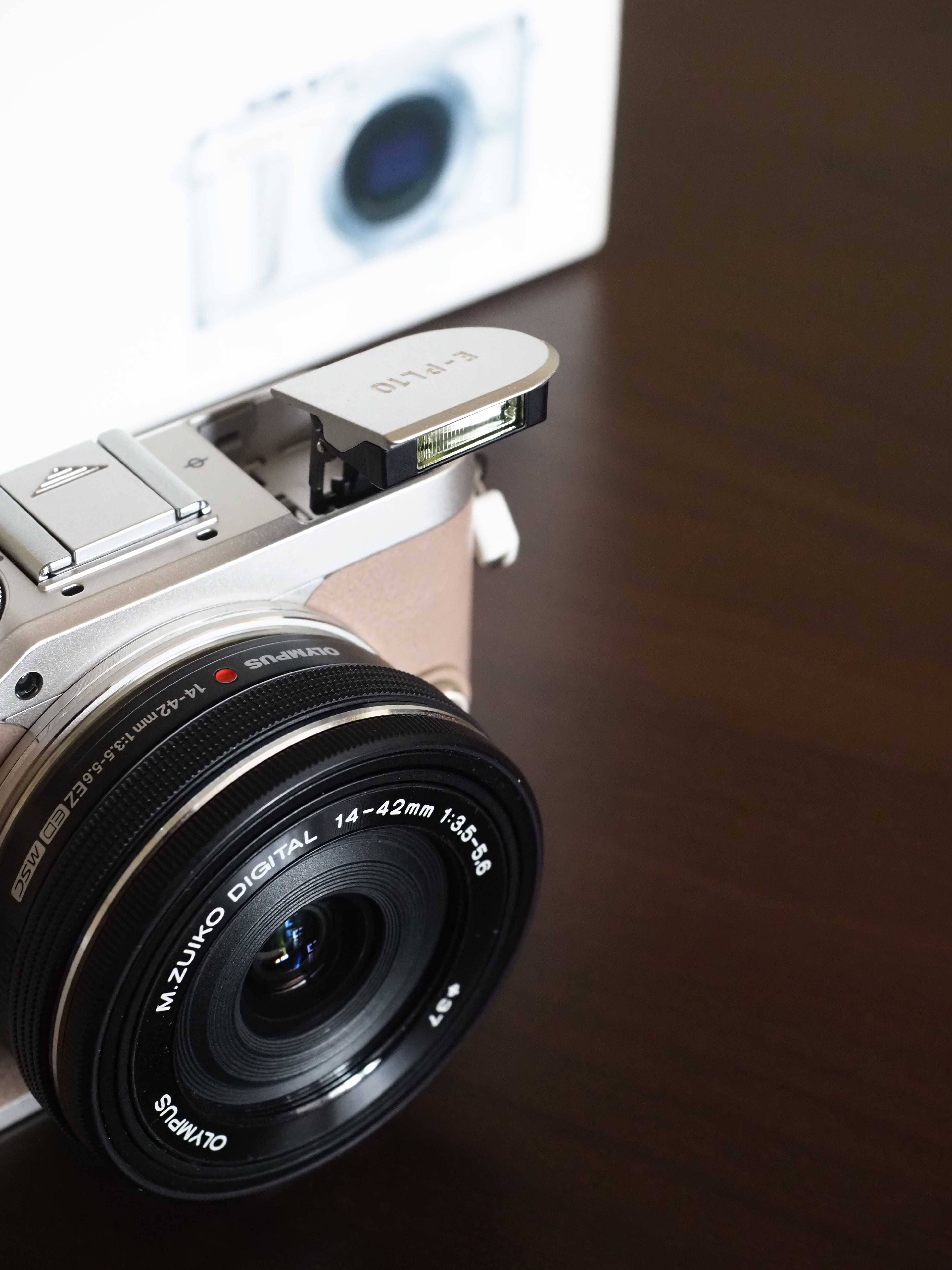 Olympus Pen E-PL10 cu obiectiv 14-42mm EZ, Mirrorless, MFT