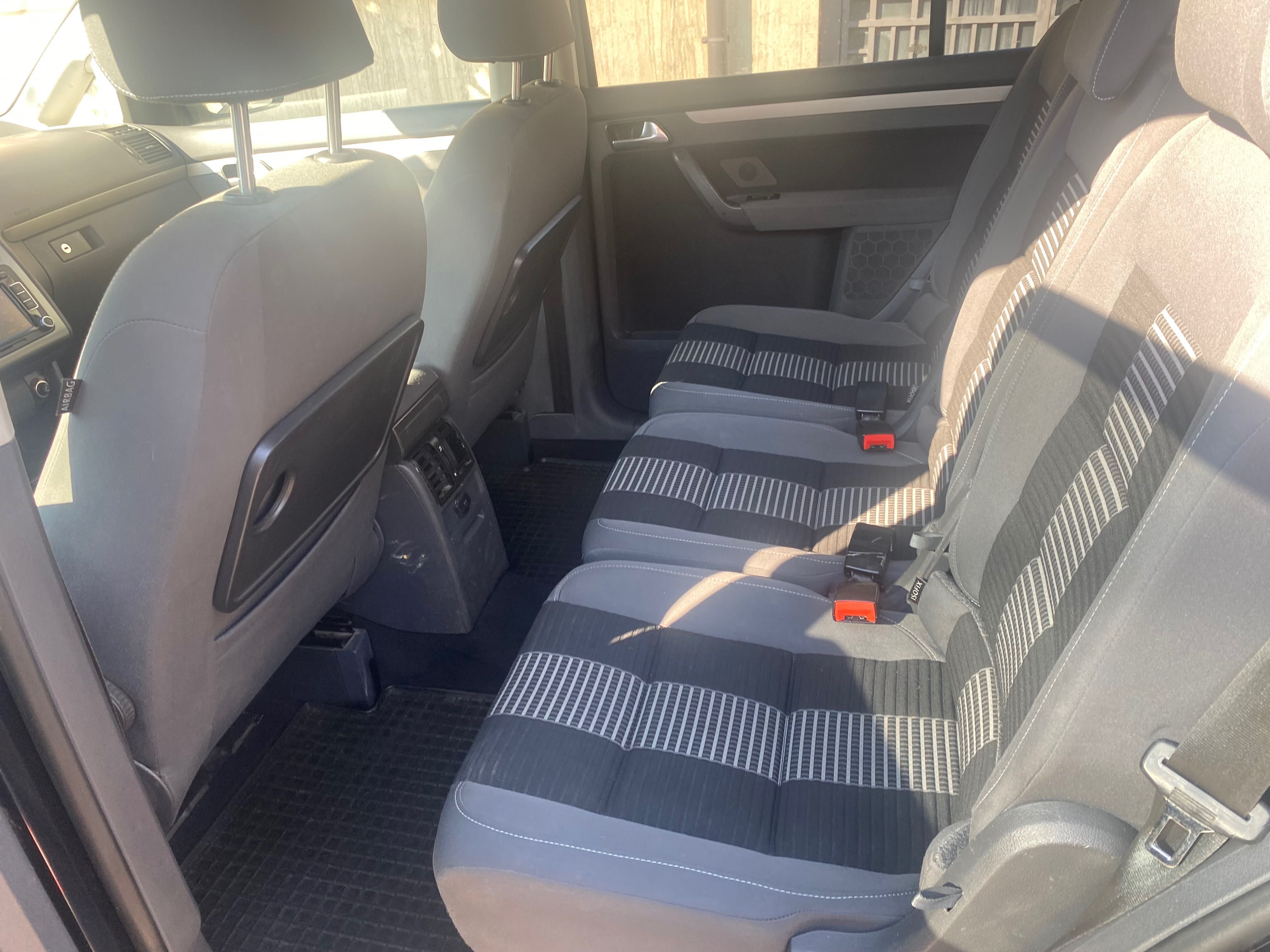 Volkswagen Touran 1.4  ,7 loc. Euro 5 posibilitatea rate , fără avans