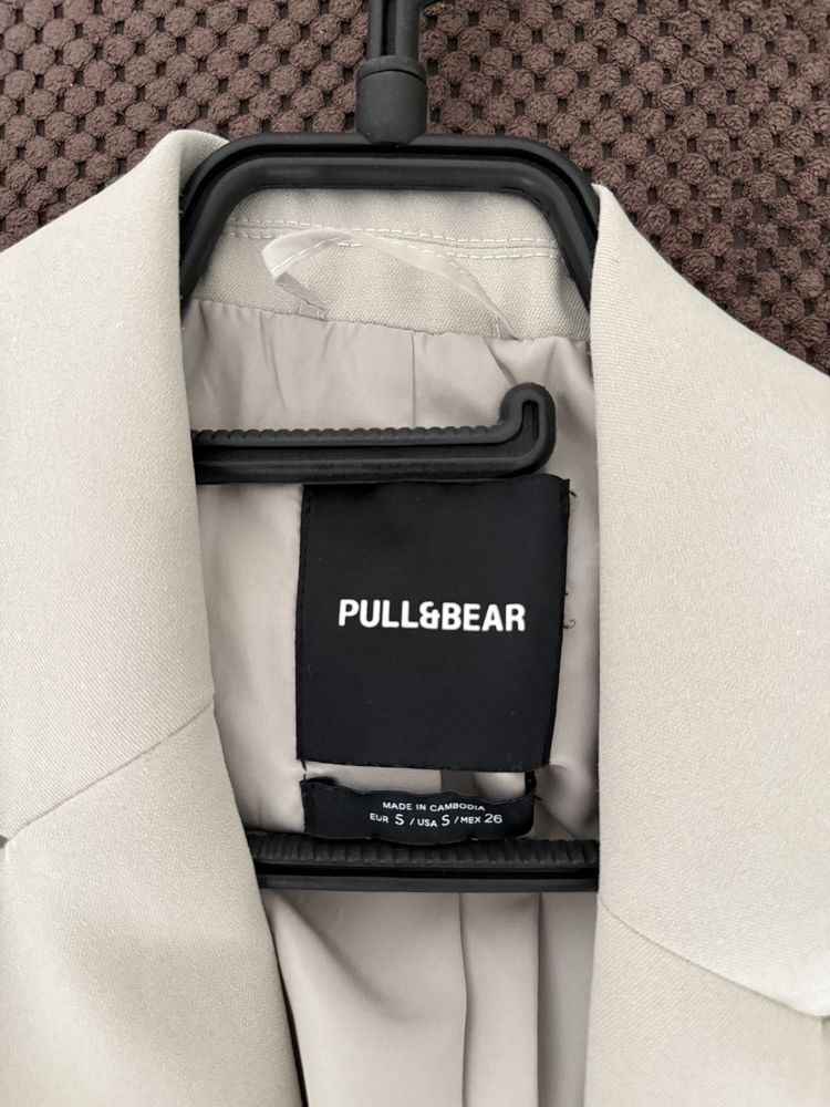 Бежов блейзър Pull&Bear