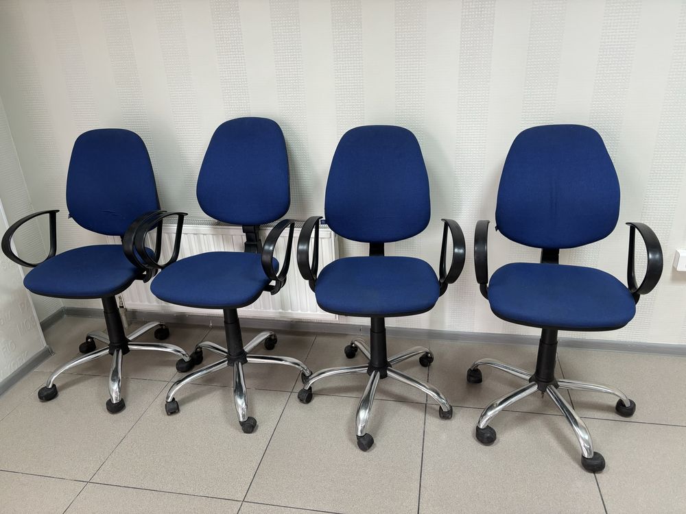 Фирменные офисные кресла