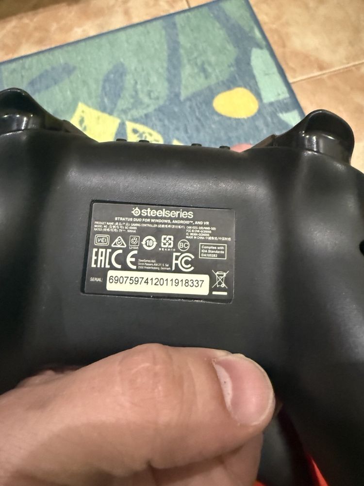 Два Геймпад джойстик -SteelSeries и Game Pad Lorgar Trix -510