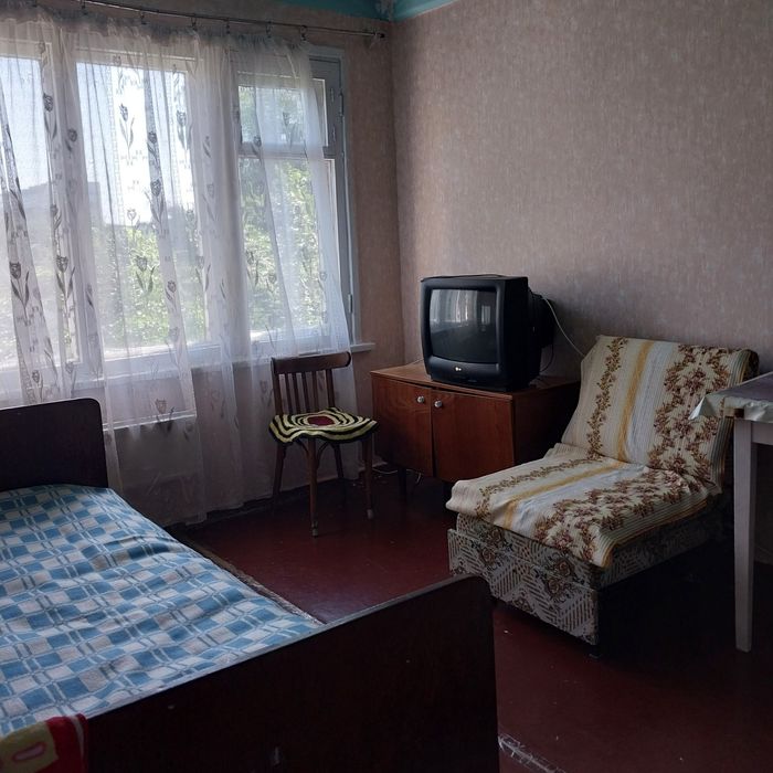 Сдам комнату  в комуналке (трешка) студентам , женщине, мужчине на дли