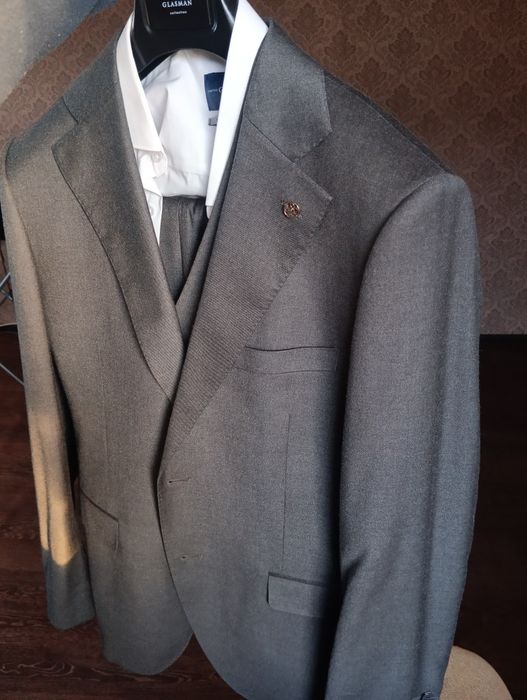 Продам костюм тройка Турция новый