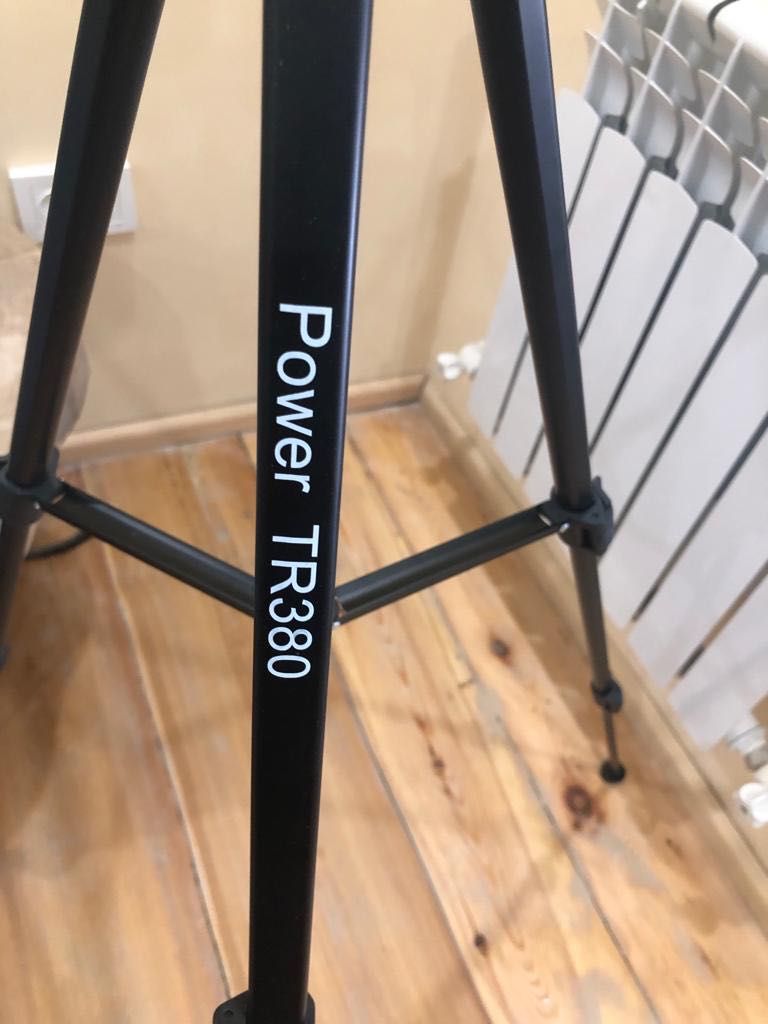 Tripod Velbon, Pow