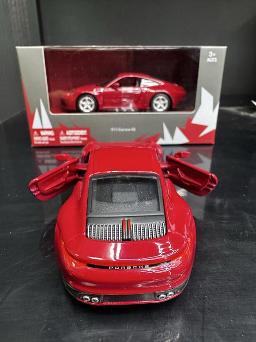 Оригинална Porsche 911 992 Turbo S кола модел Porsche Design