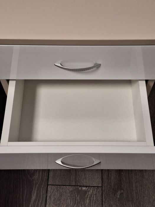 Vând urgent noptiere