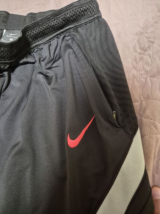 Nike Liverpool футболен екип - анцунг + подарък тениска