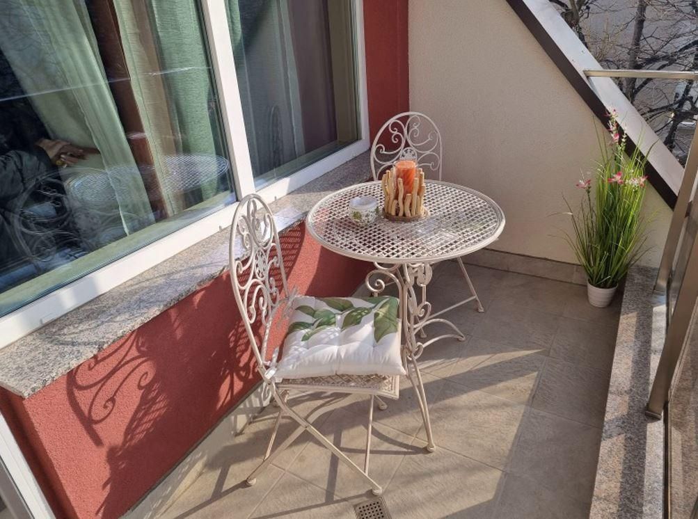 Дава се под наем Тристаен апартамент в Пловдив, Център - 110 кв.м за 1200 € - Снимка #7