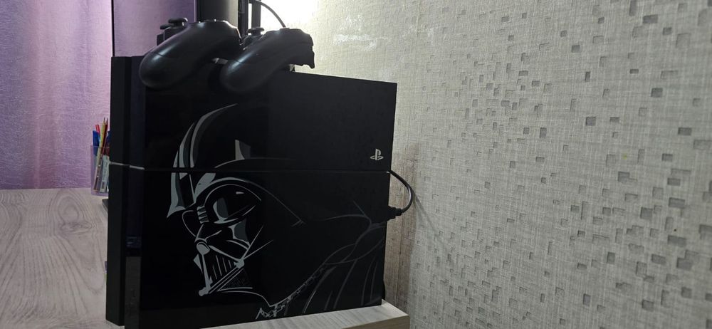 Продам  SONY PS4