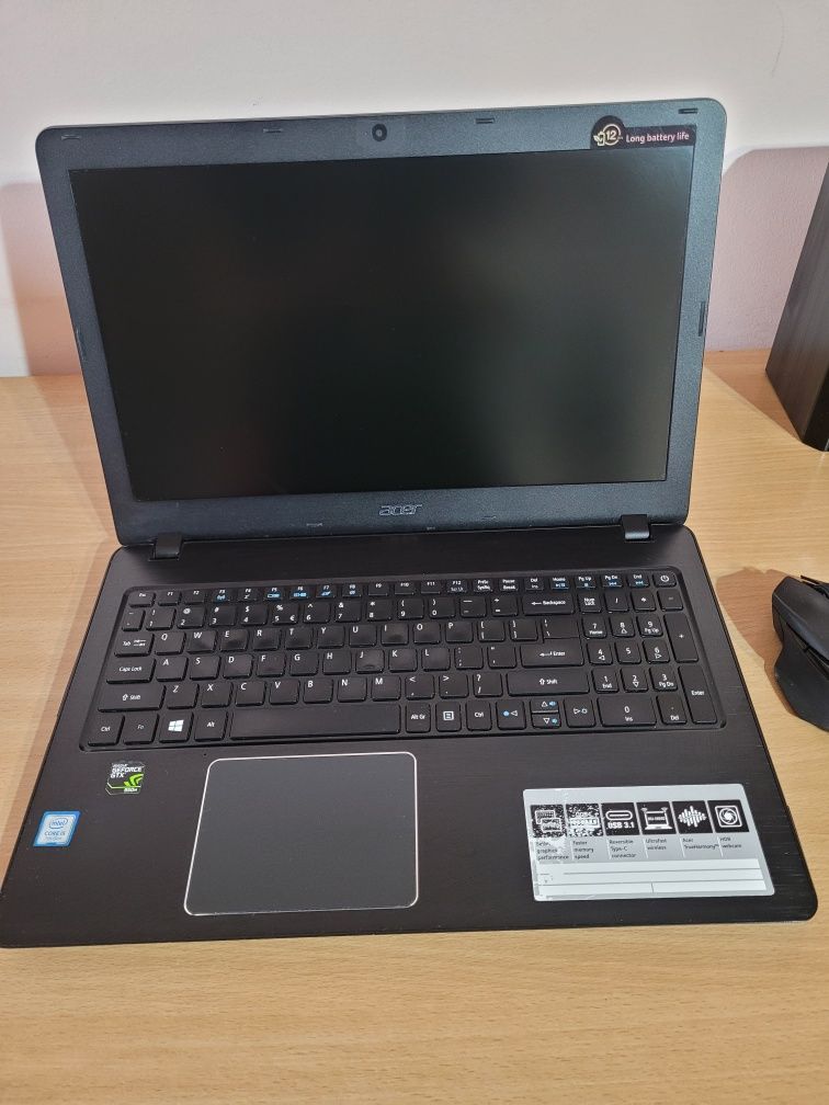 Laptop Acer Aspire F5 și incărcător